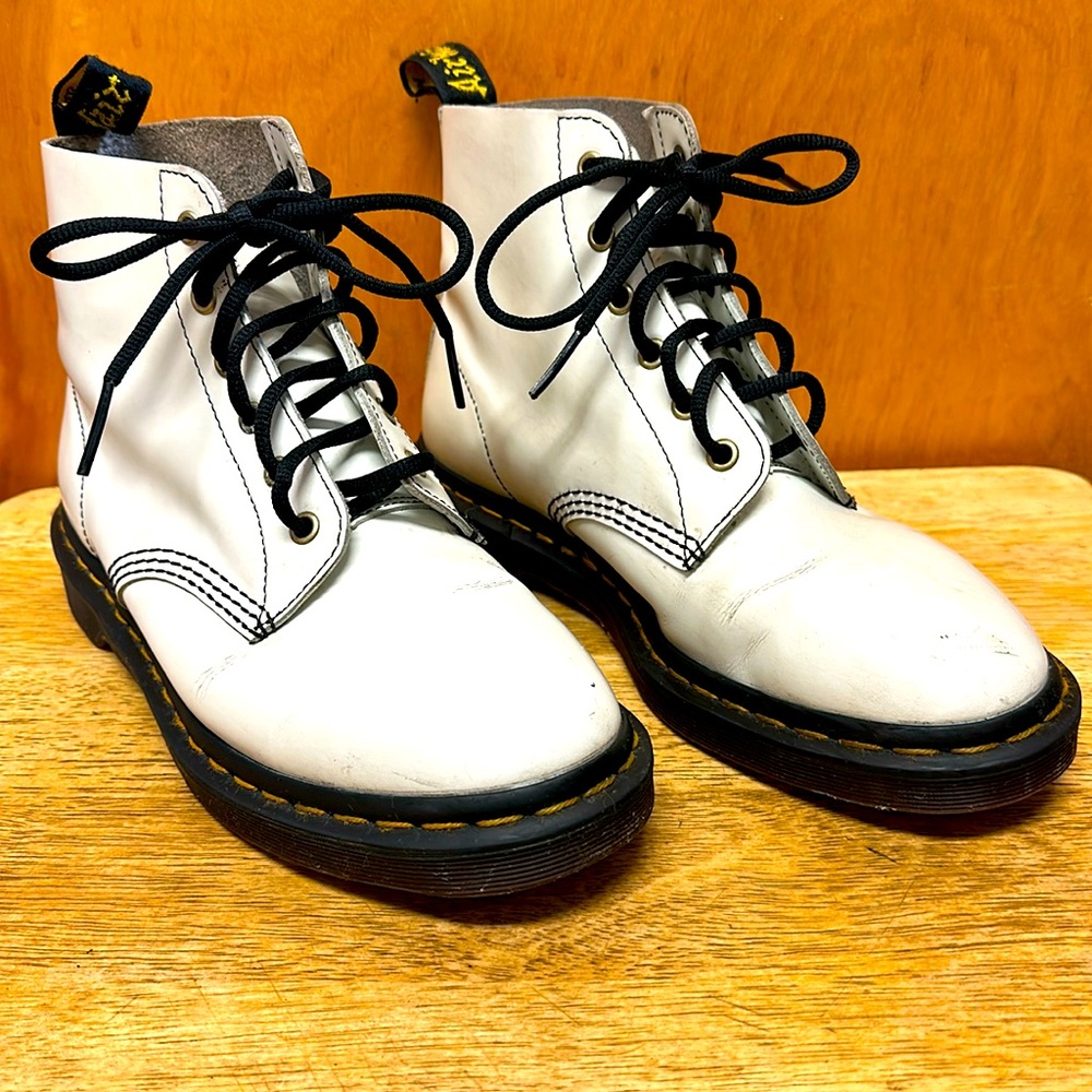 Dr Martens men’s size 8 ladies size 9 worn but in great condition